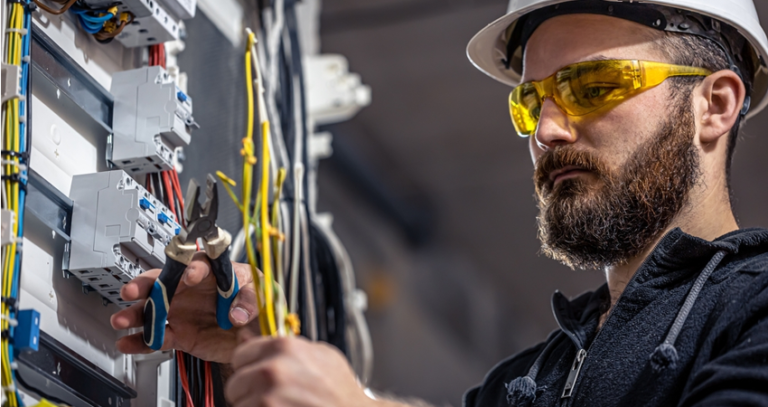 How to Estimate Labor Costs for Electrical Projects in 2024?